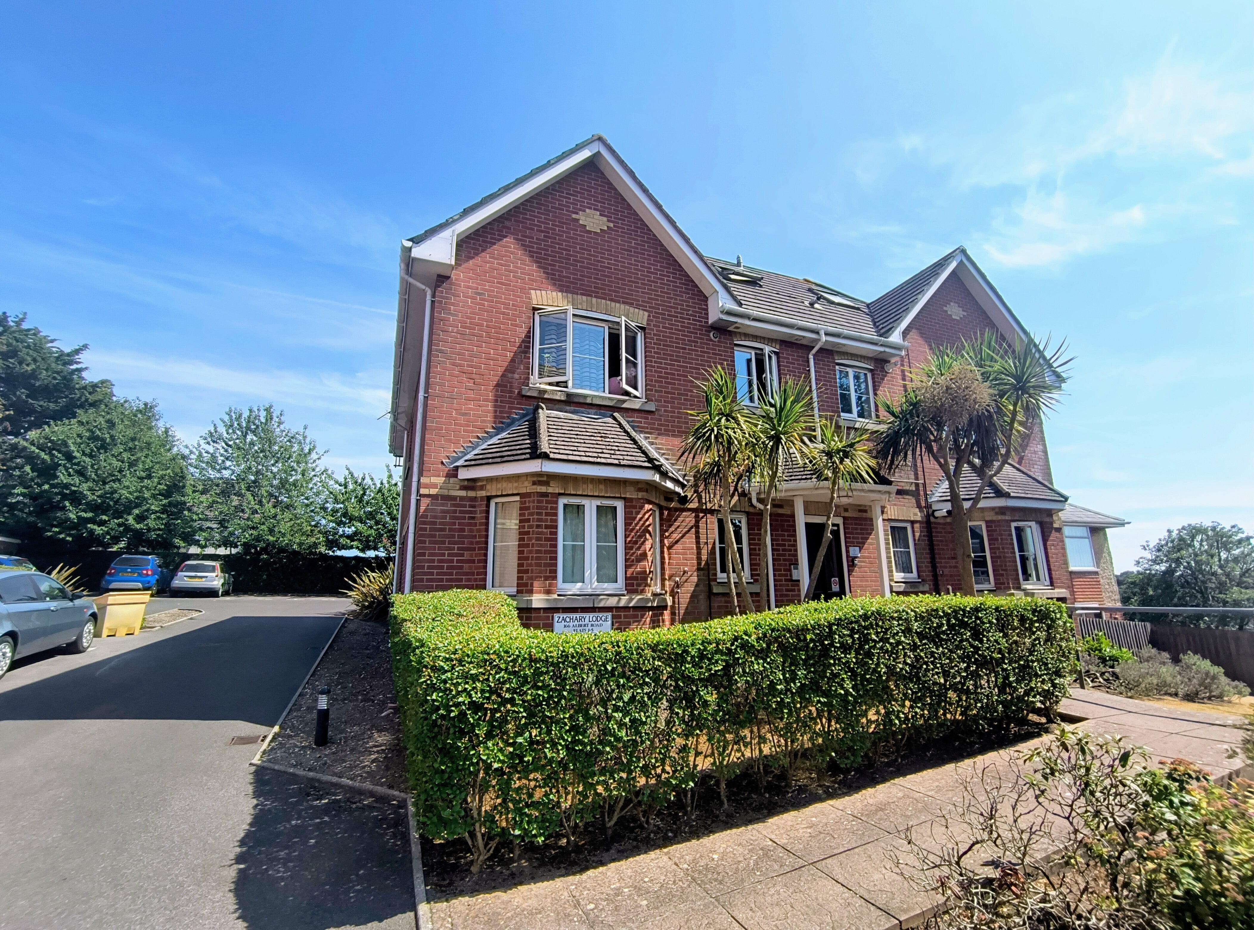 Flat Albert Road in Poole
