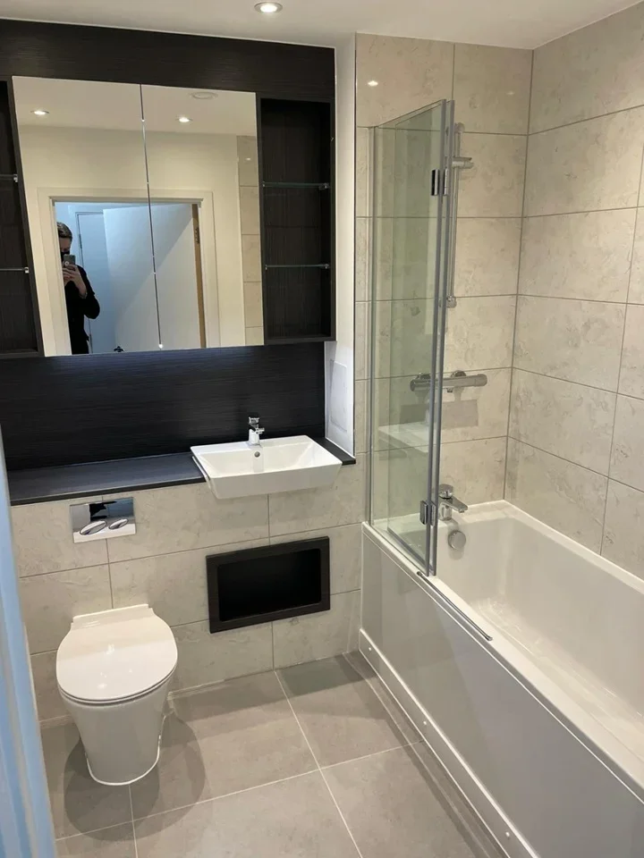 Flat Shearwater Drive in Greater London