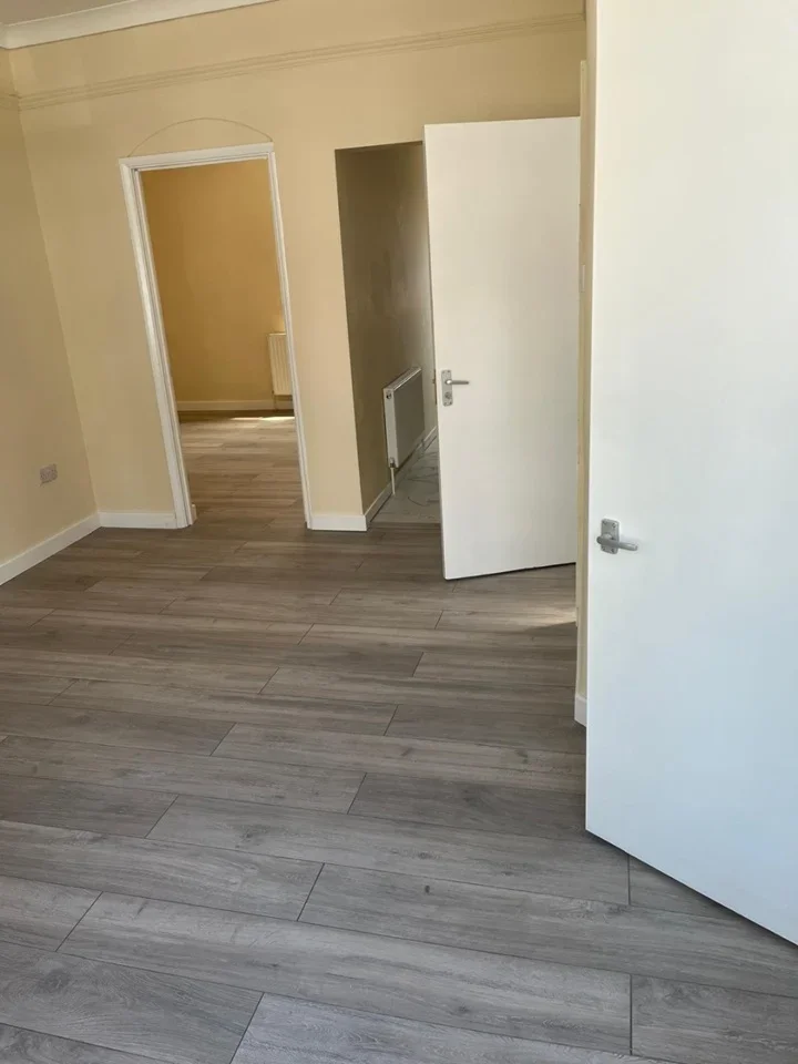 Flat Bell Lane in Greater London