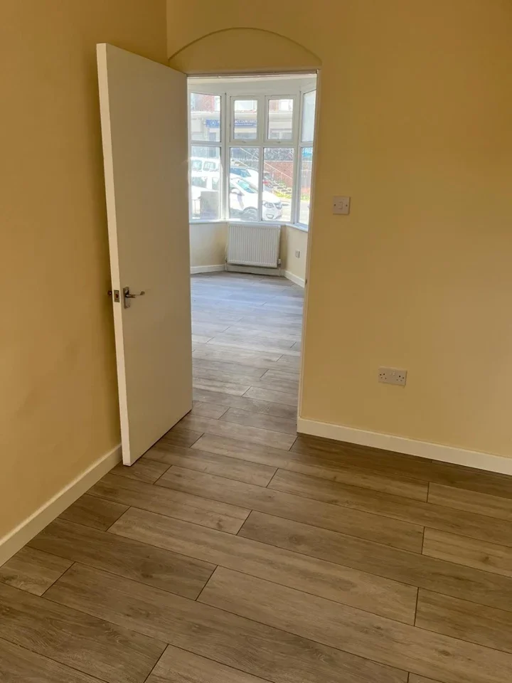 Flat Bell Lane in Greater London