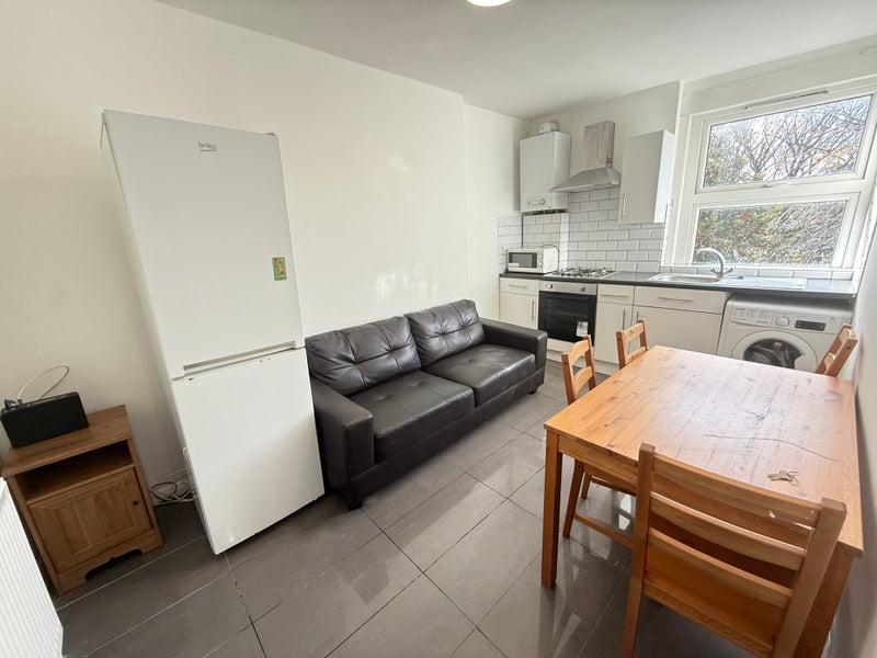 Flat Lewisham Way in Greater London