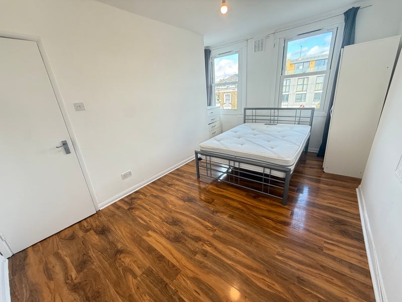 Flat Lewisham Way in Greater London