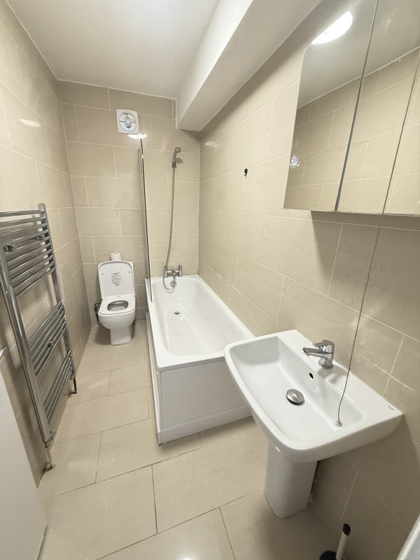 Flat Lewisham Way in Greater London