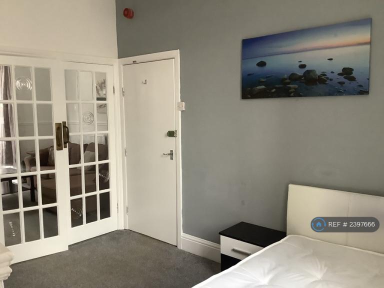 Flat Windsor Crescent in Bridlington