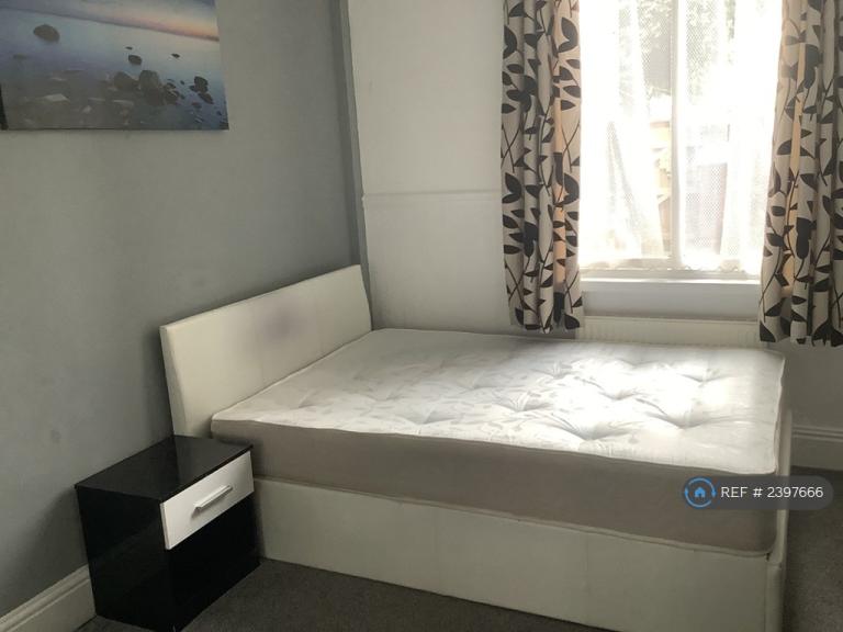 Flat Windsor Crescent in Bridlington
