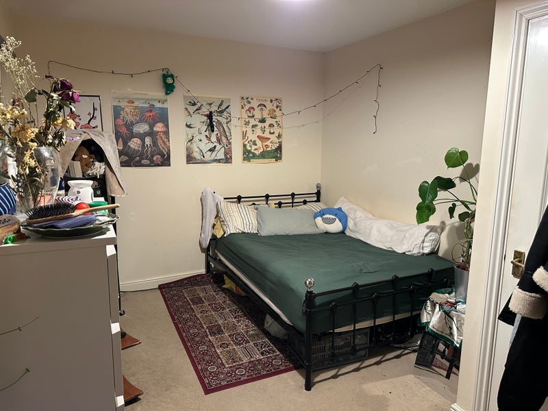 Room Edgar Wallace Close in Greater London