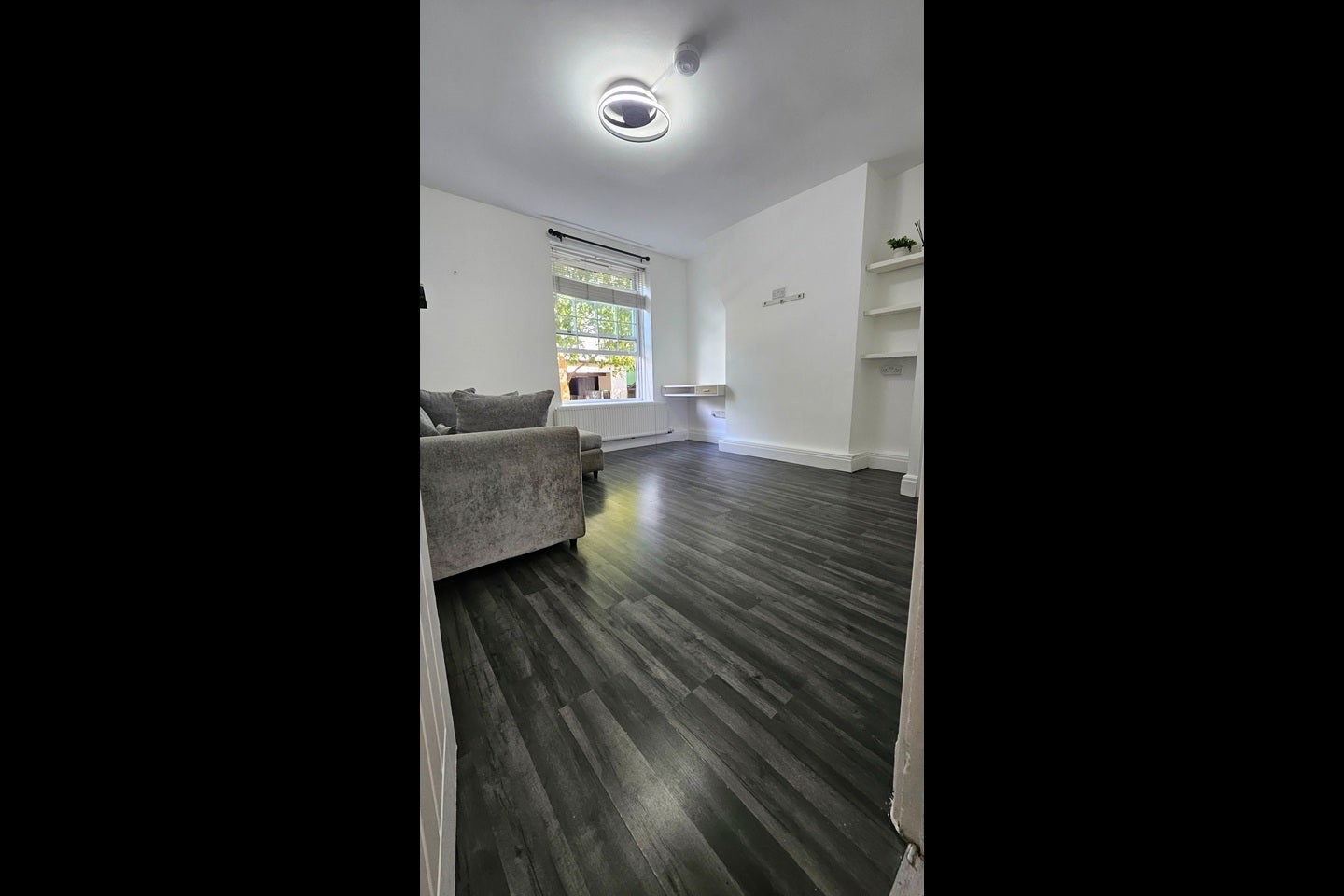 Flat Harper Road in Greater London