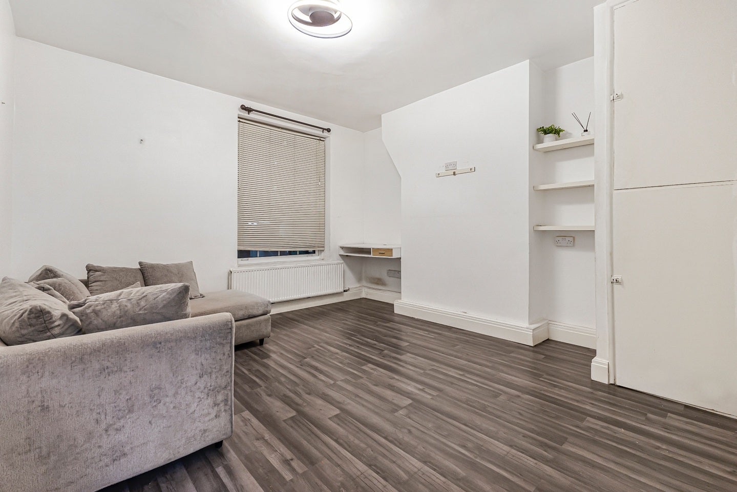 Flat Harper Road in Greater London