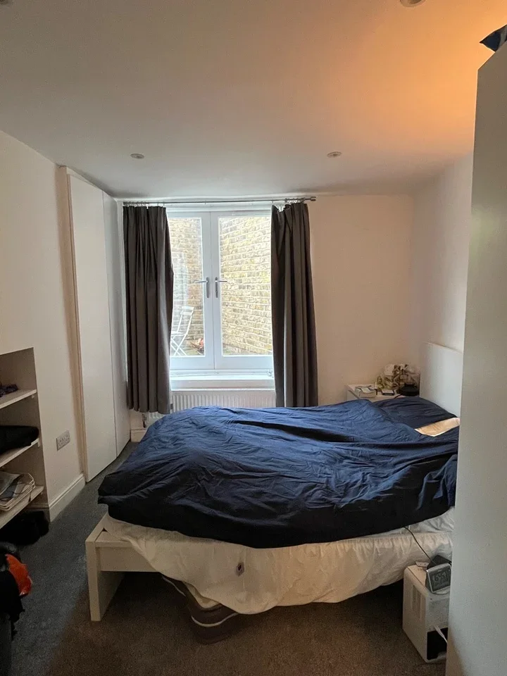 Flat Kentish Town Road in Greater London