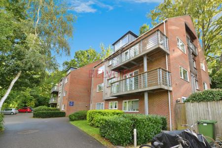 Flat Bournemouth Road in Chandler's Ford