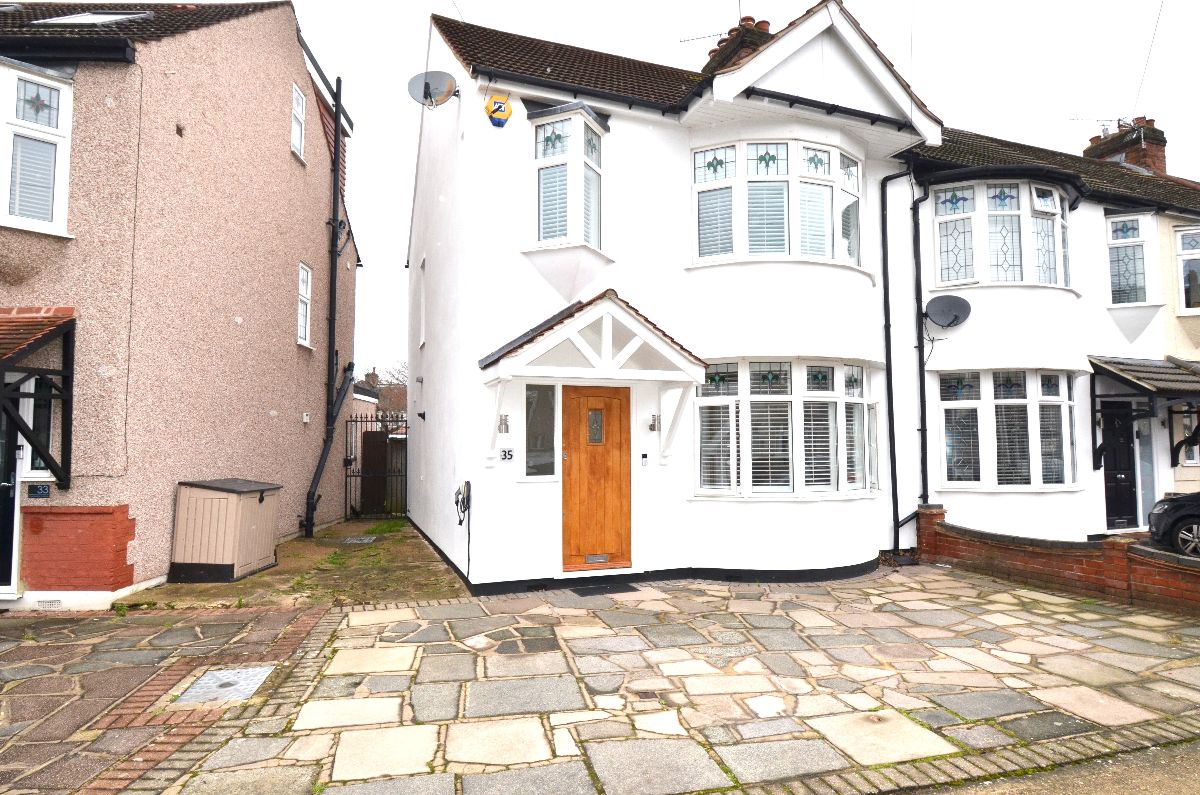 House Cambridge Avenue in Greater London