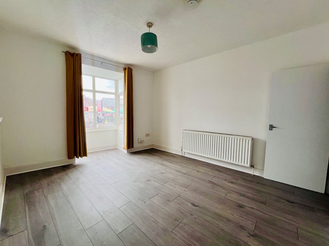 Flat Hitchin Road in Luton
