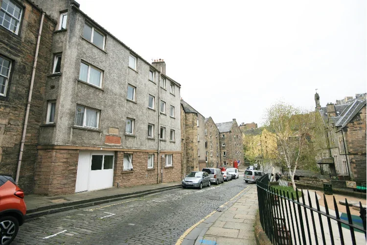Flat Dean Path in City of Edinburgh