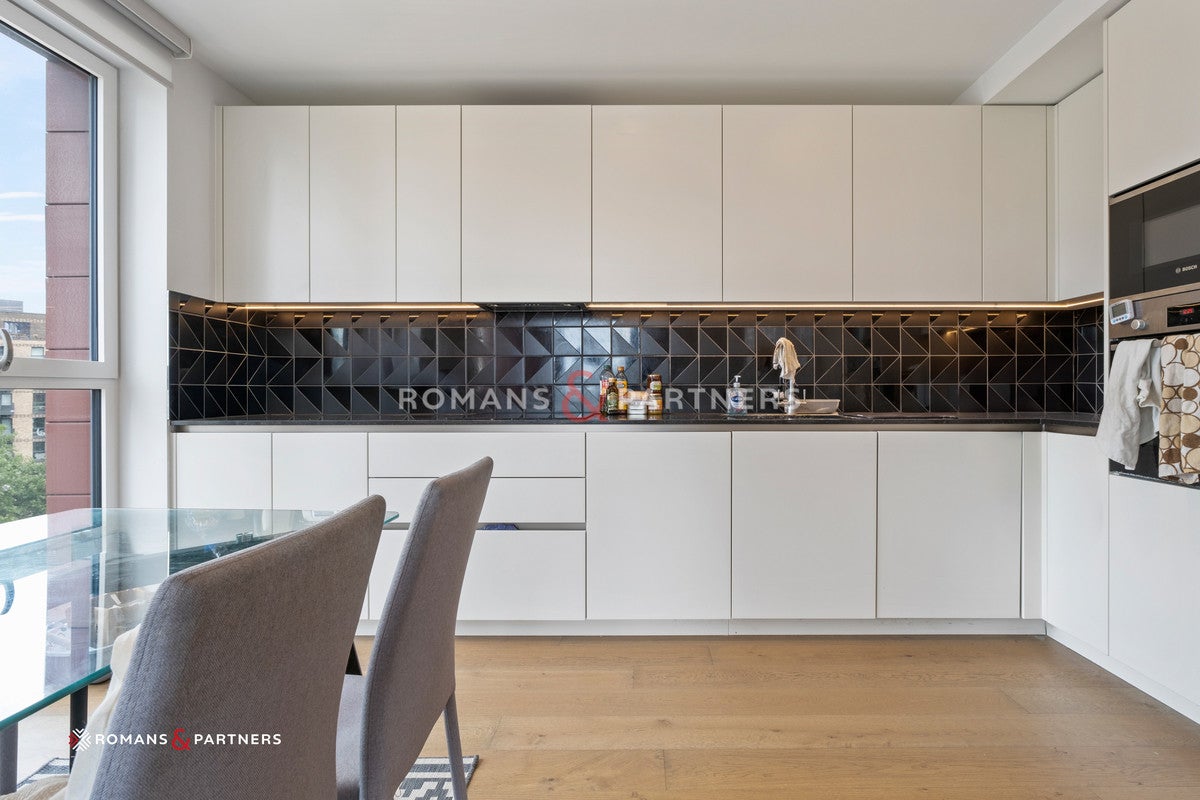 Flat Sayer Street in Greater London