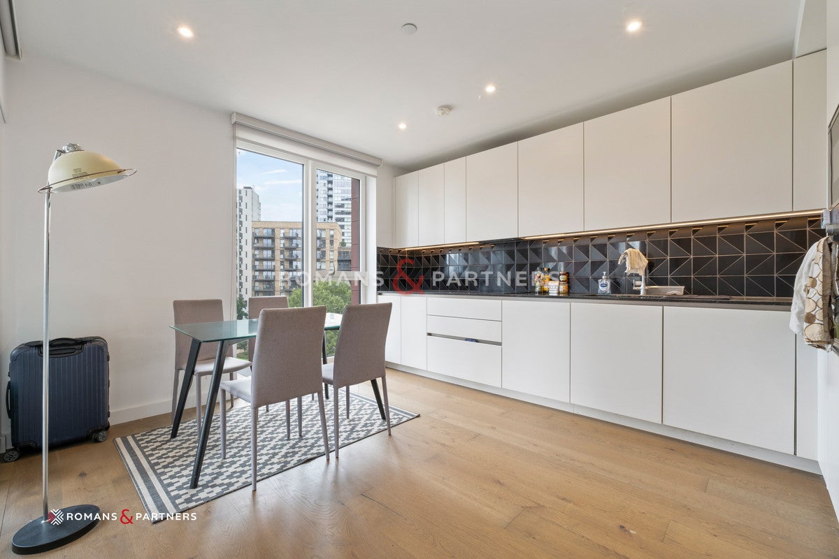 Flat Sayer Street in Greater London