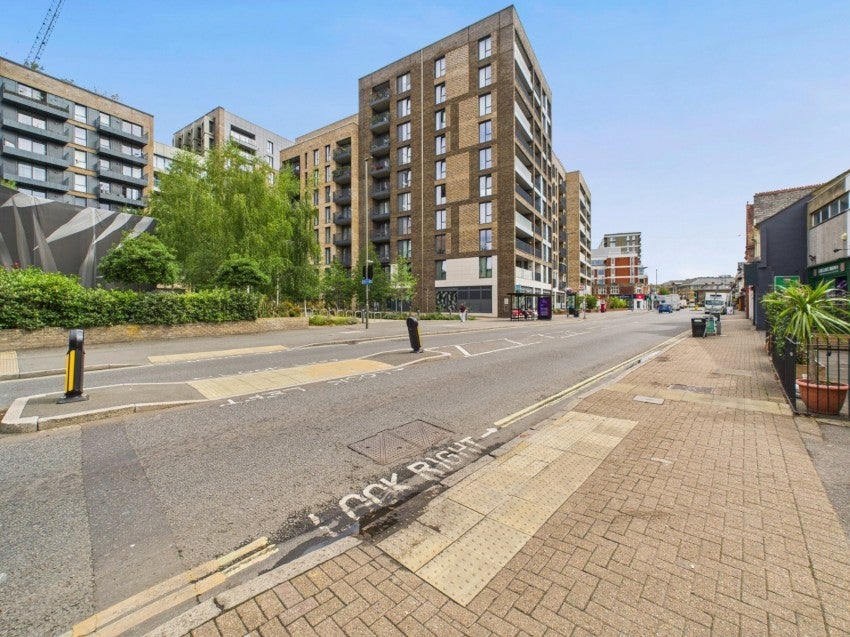 Flat High Street in Borough of Spelthorne