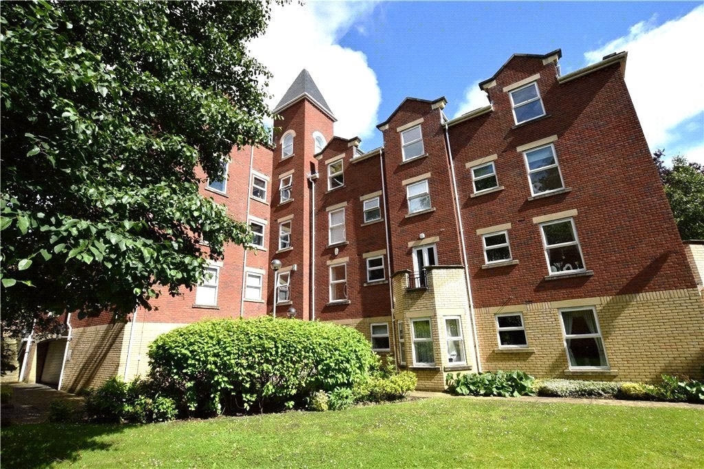 Flat Cardigan Court in Leeds