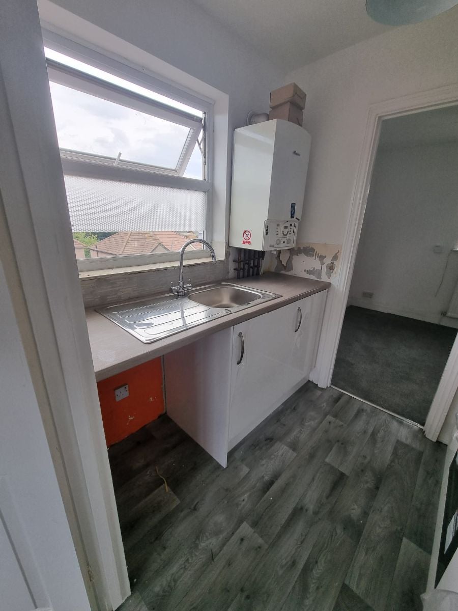 Flat Swaylands Road in Greater London