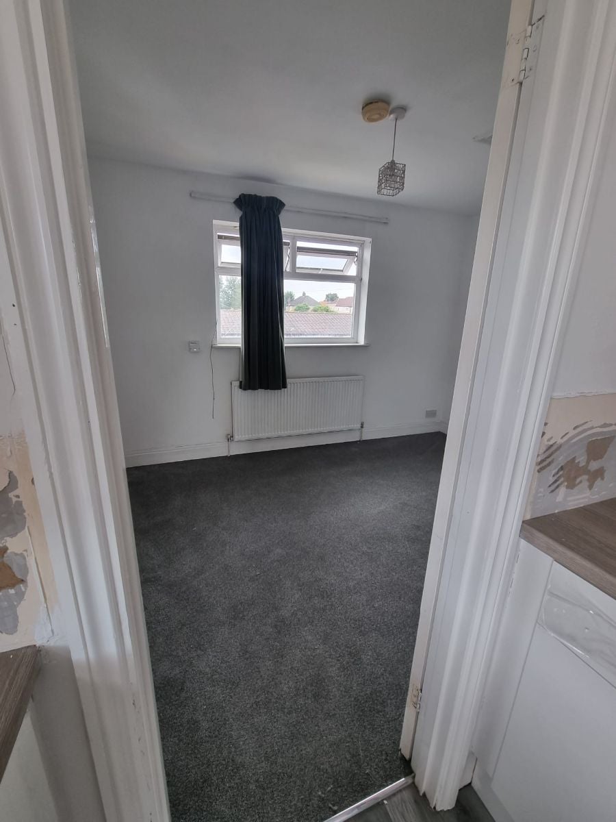 Flat Swaylands Road in Greater London