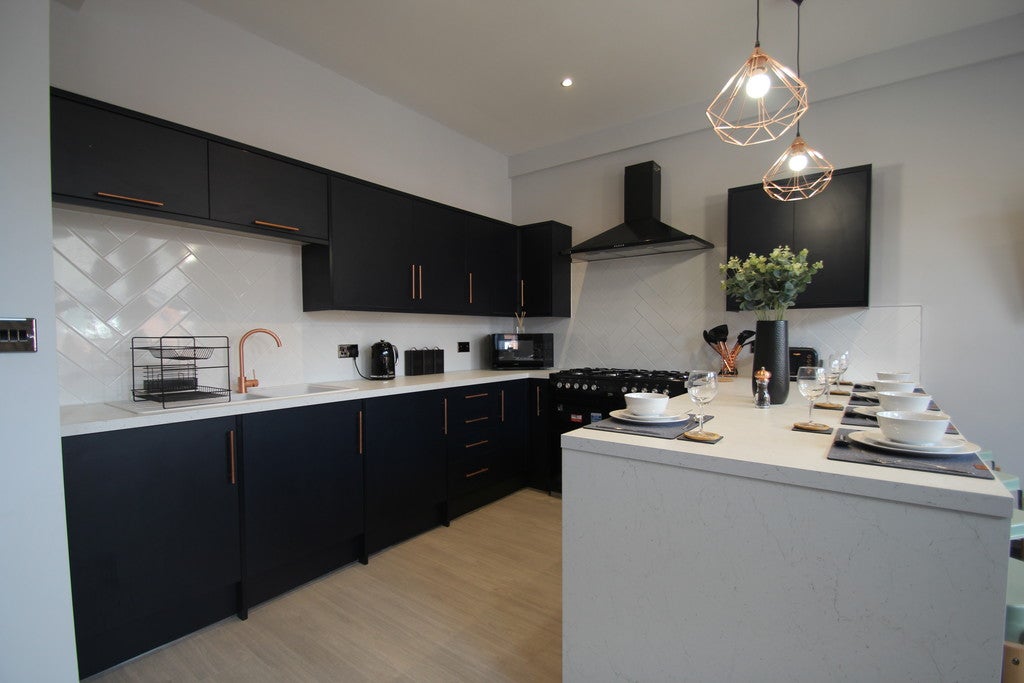 Flat Sefton Terrace in Leeds