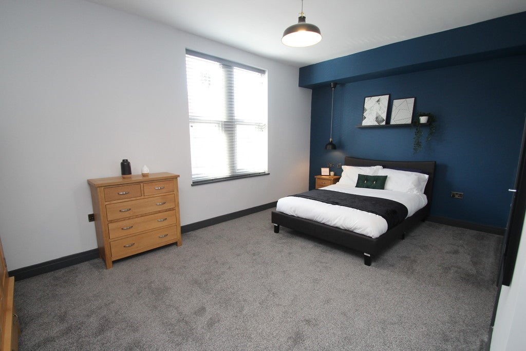 Flat Sefton Terrace in Leeds
