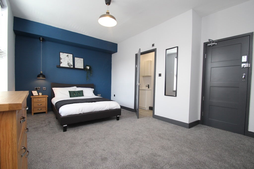 Flat Sefton Terrace in Leeds
