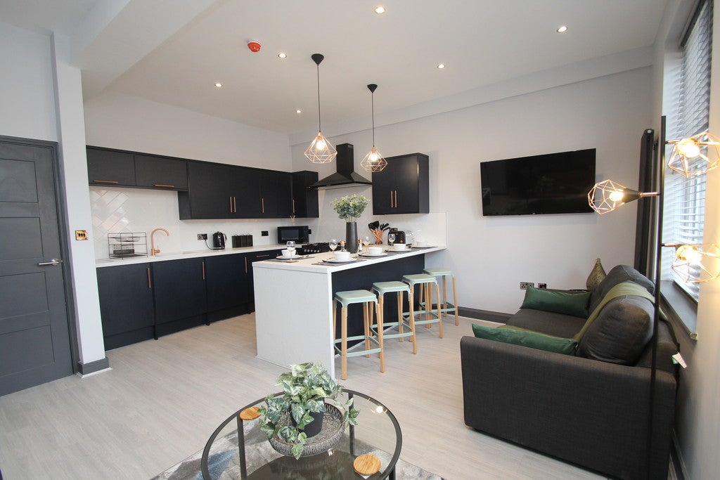 Flat Sefton Terrace in Leeds