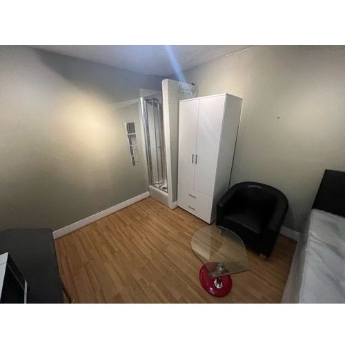 Room Glazbury Road in Greater London