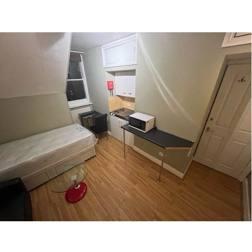 Room Glazbury Road in Greater London