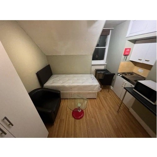 Room Glazbury Road in Greater London