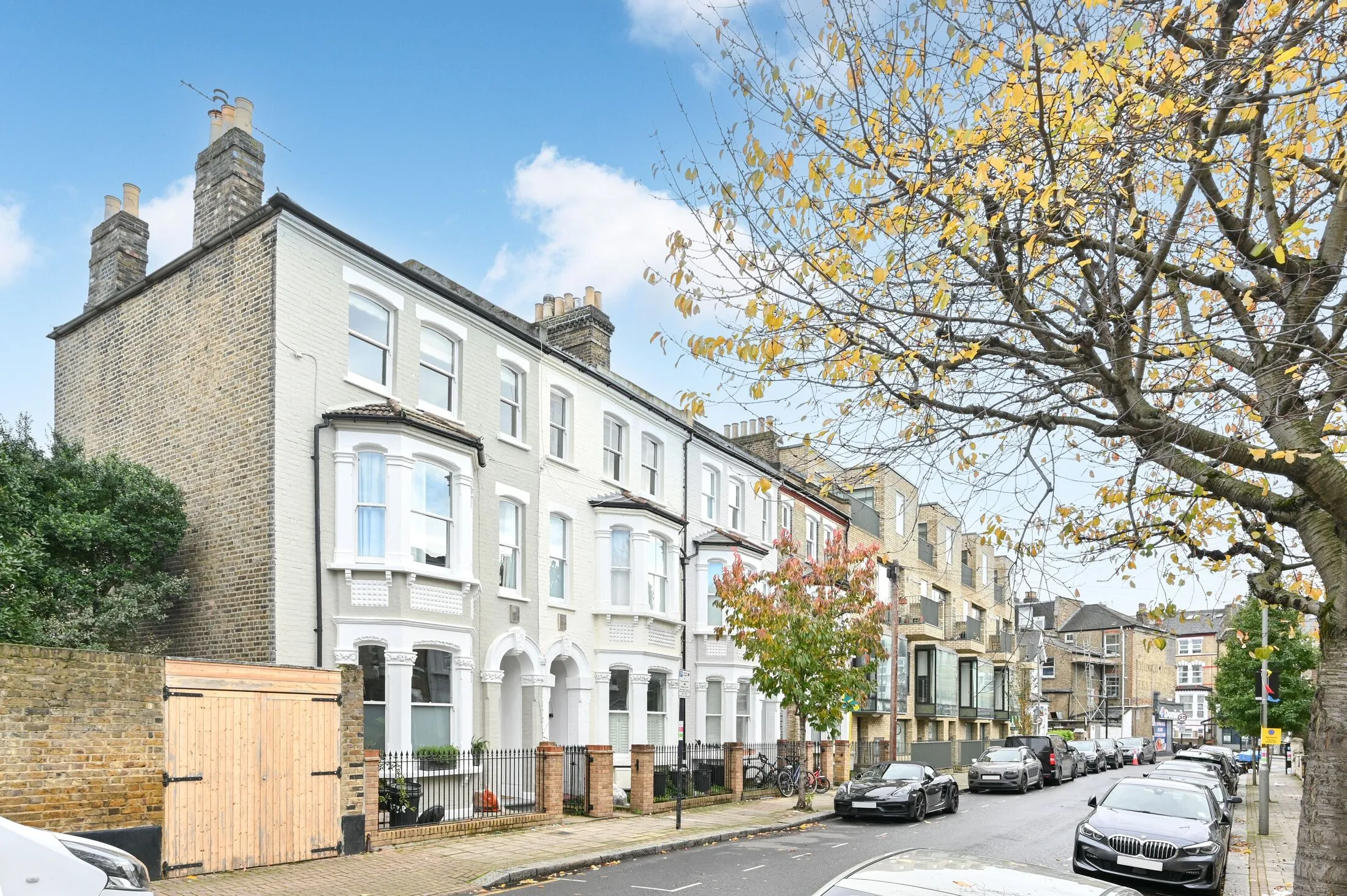 Flat Hafer Road in Greater London