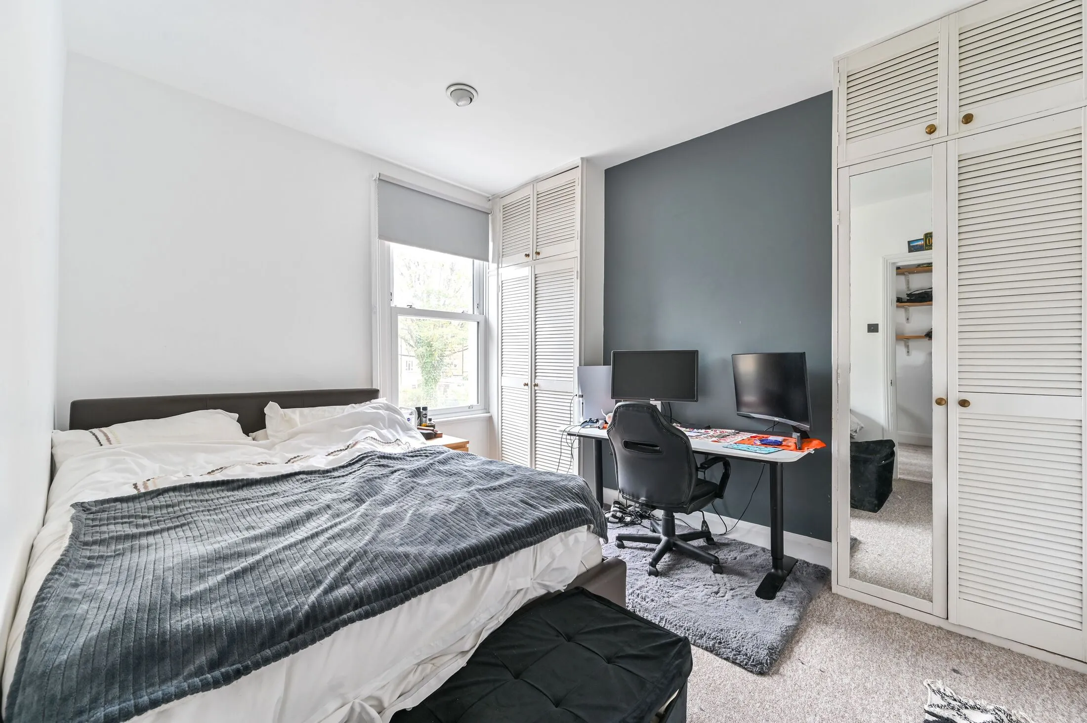 Flat Hafer Road in Greater London