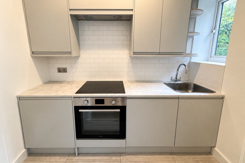 Flat Parkland Gardens in Greater London