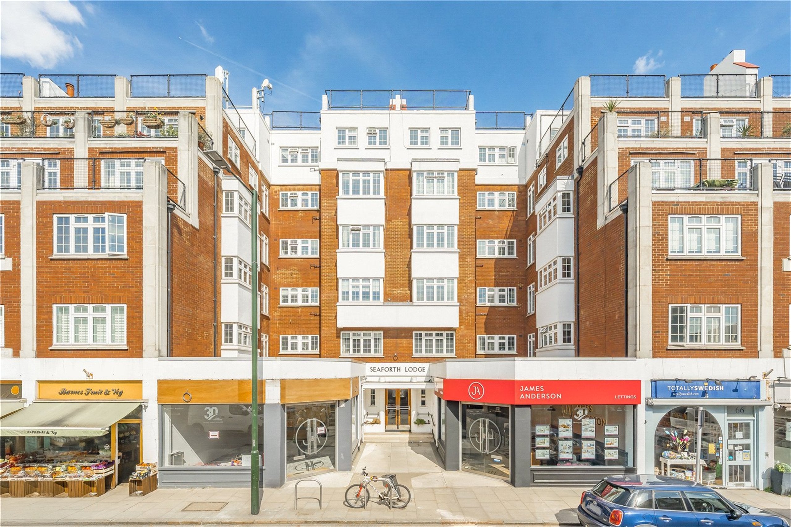 Flat Barnes High Street in Greater London