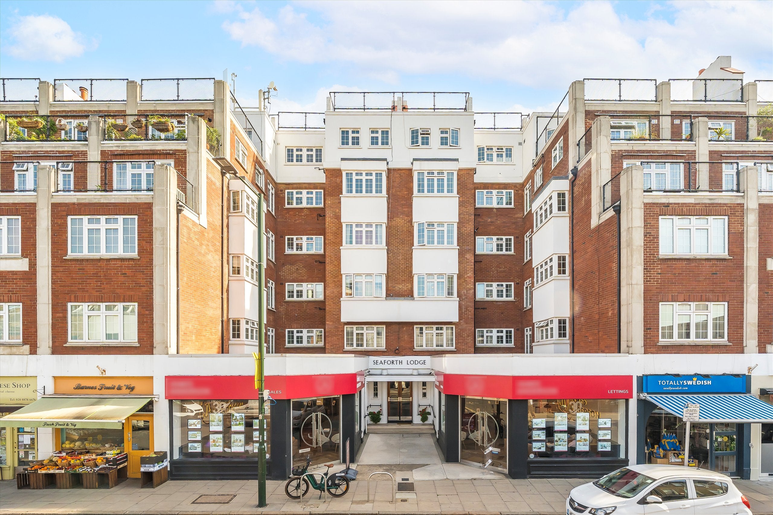 Flat Barnes High Street in Greater London