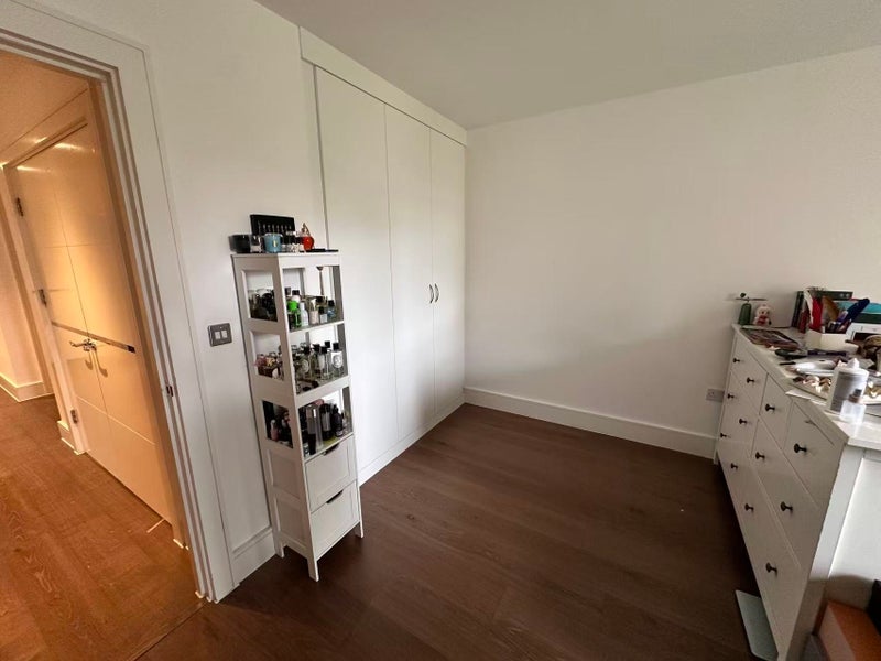 Room Tizzard Grove in Greater London