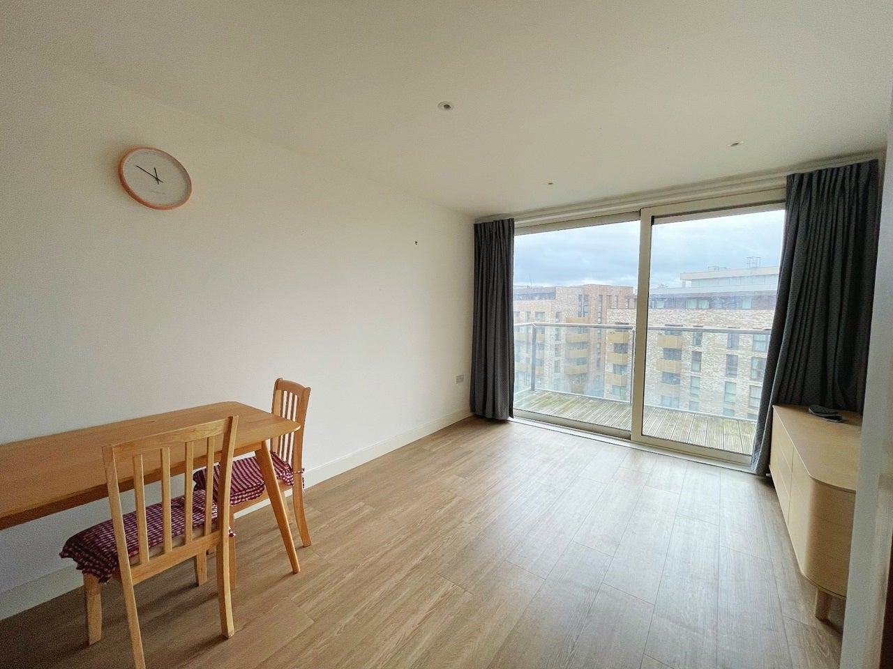 Flat Iceland Place in Greater London