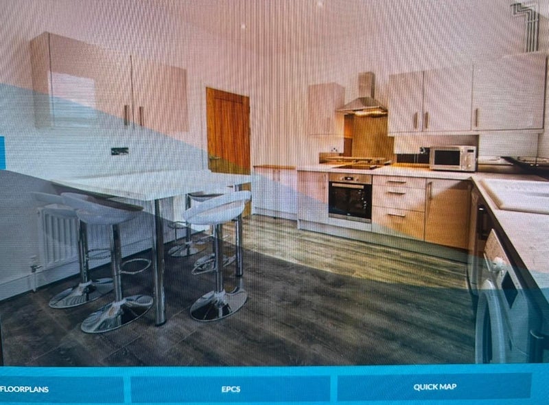 Room Burchett Place in Leeds