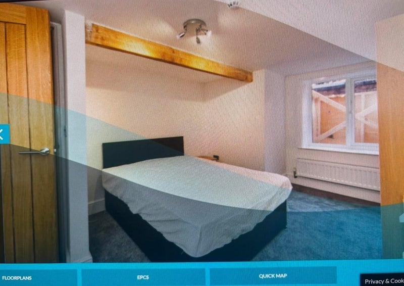 Room Burchett Place in Leeds