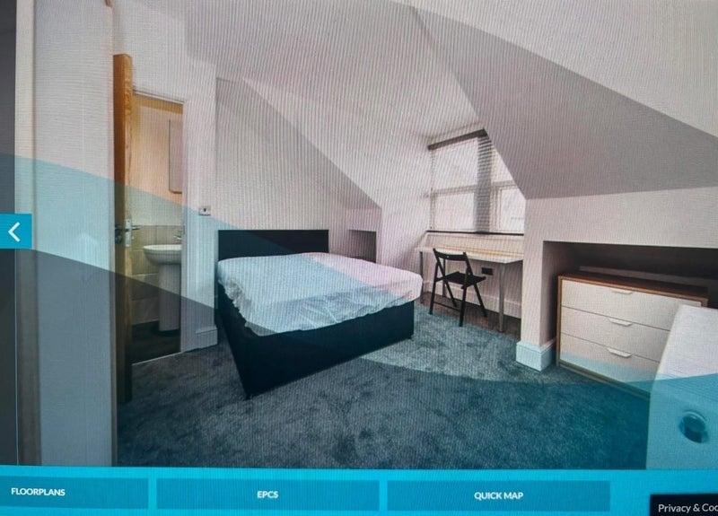 Room Burchett Place in Leeds
