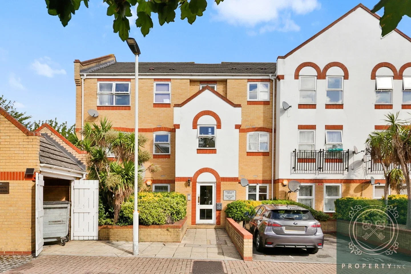 Flat Angelica Drive in Greater London
