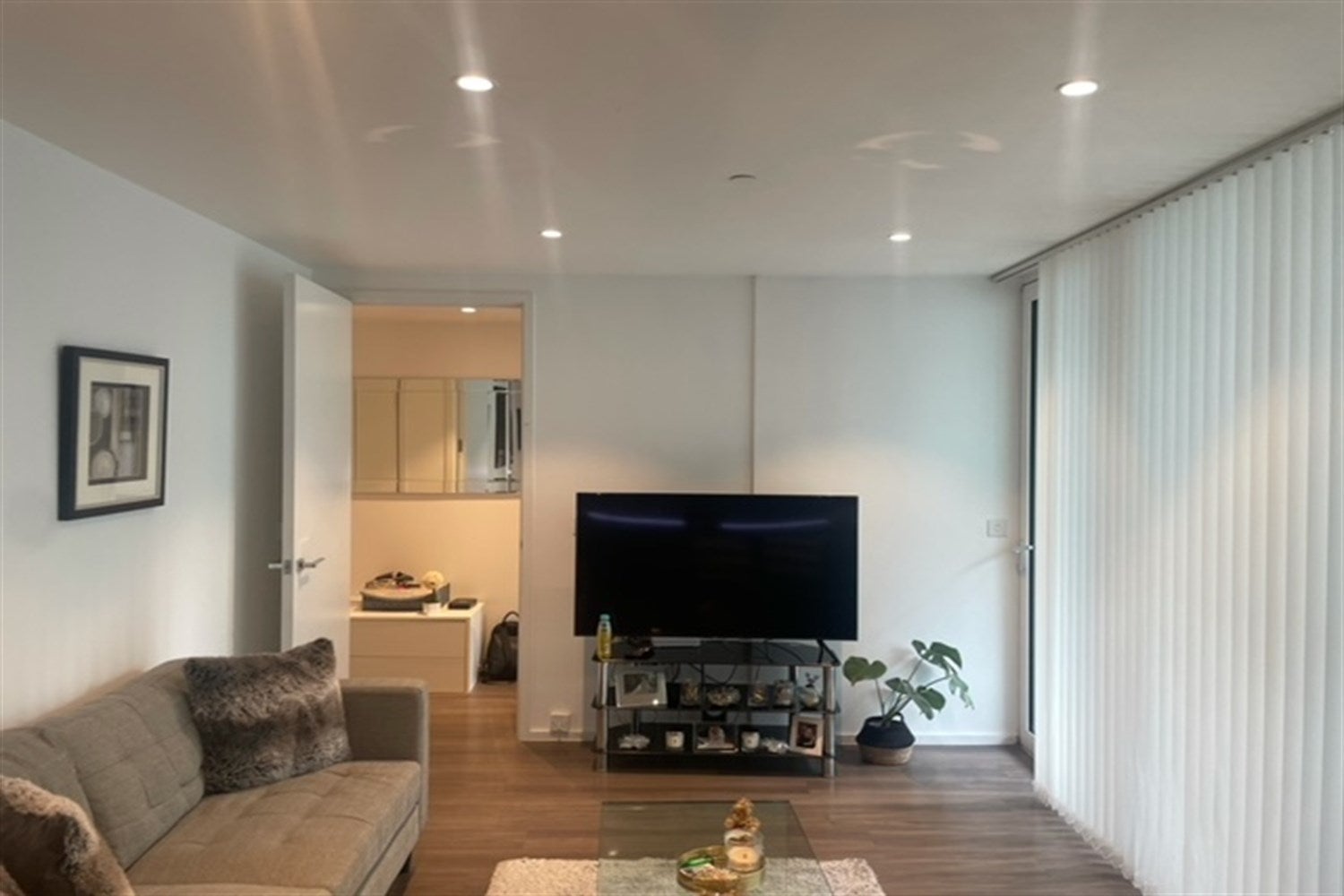 Flat Buckhold Road in Greater London
