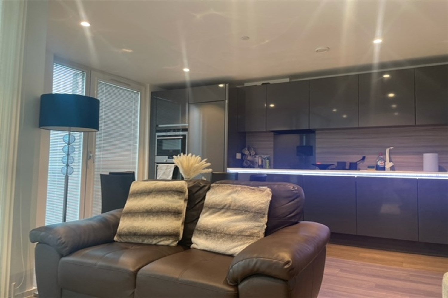 Flat Buckhold Road in Greater London