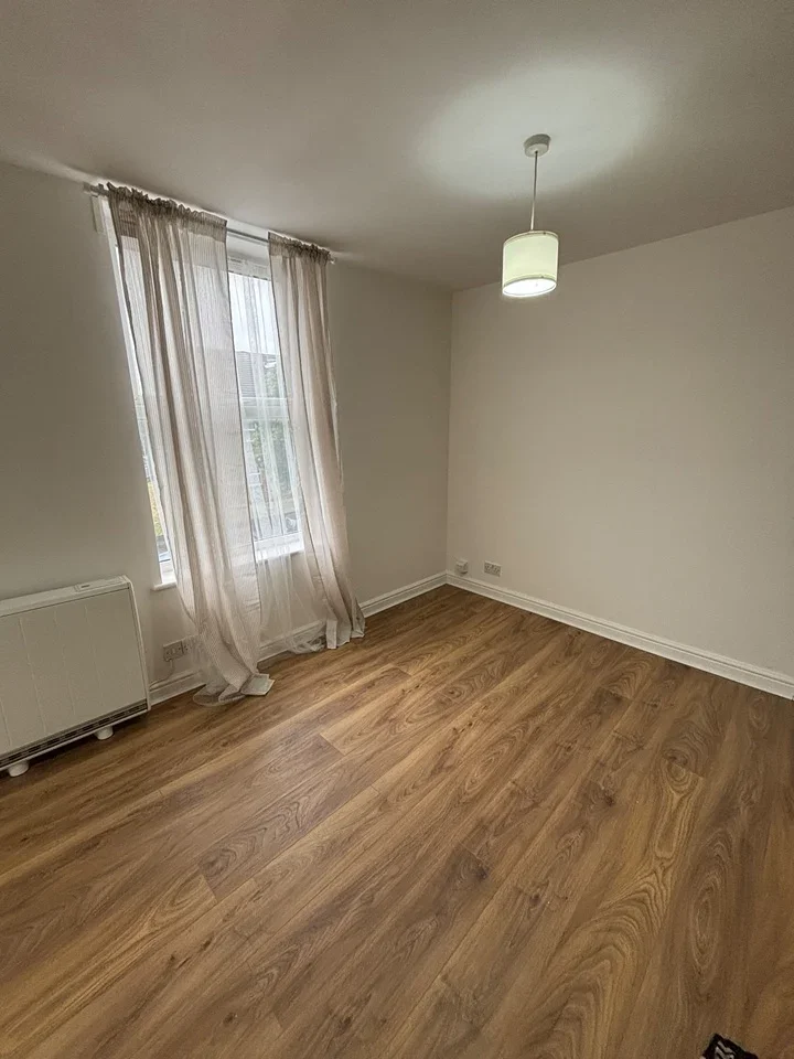 Flat Oakfield Road in Greater London