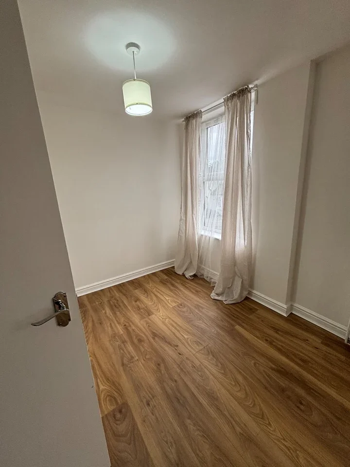 Flat Oakfield Road in Greater London