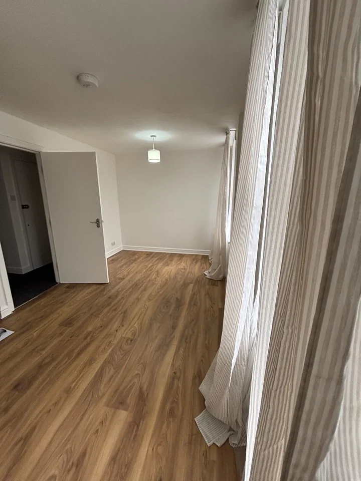 Flat Oakfield Road in Greater London