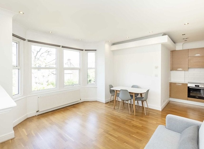 Flat Creffield Road in Greater London