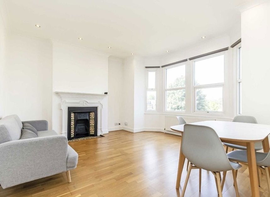 Flat Creffield Road in Greater London
