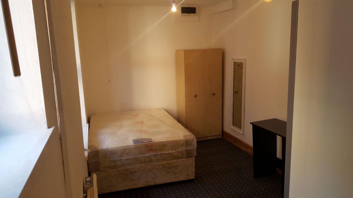 Flat De Montfort Place in Leicester