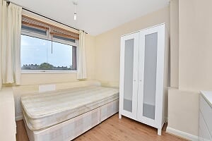 Room Forsyth Gardens in Greater London